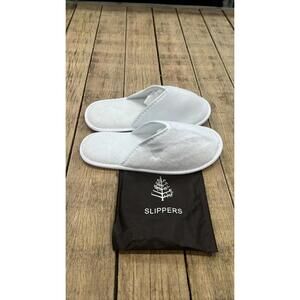 Four Seasons Hotel Spa Slippers White Plush Closed Toe Bag